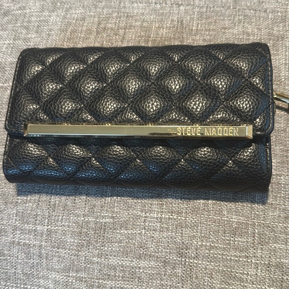 Steve Madden Black and Gold Quilted Wristlet - Picture 1 of 7